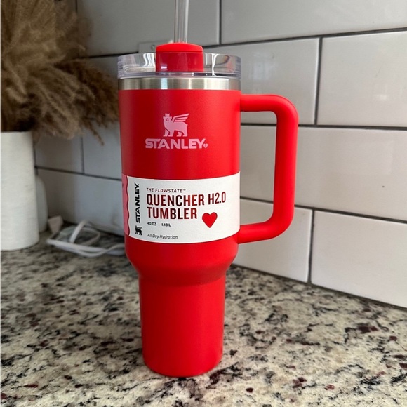 Stanley 40 oz Target Exclusive Quencher H2.0 Valentines Red Limited Edition NIB - Picture 10 of 13